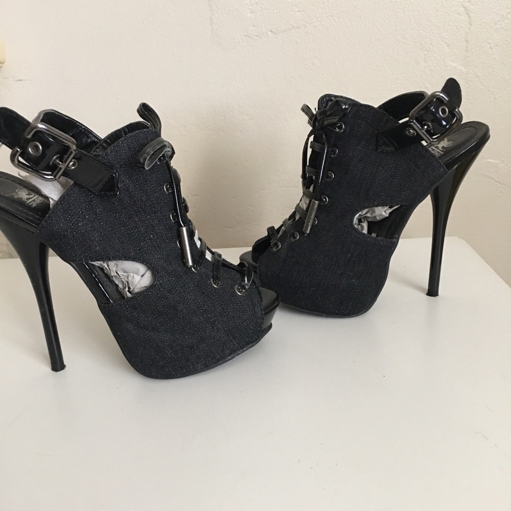Stilettos - Picture 3 of 3